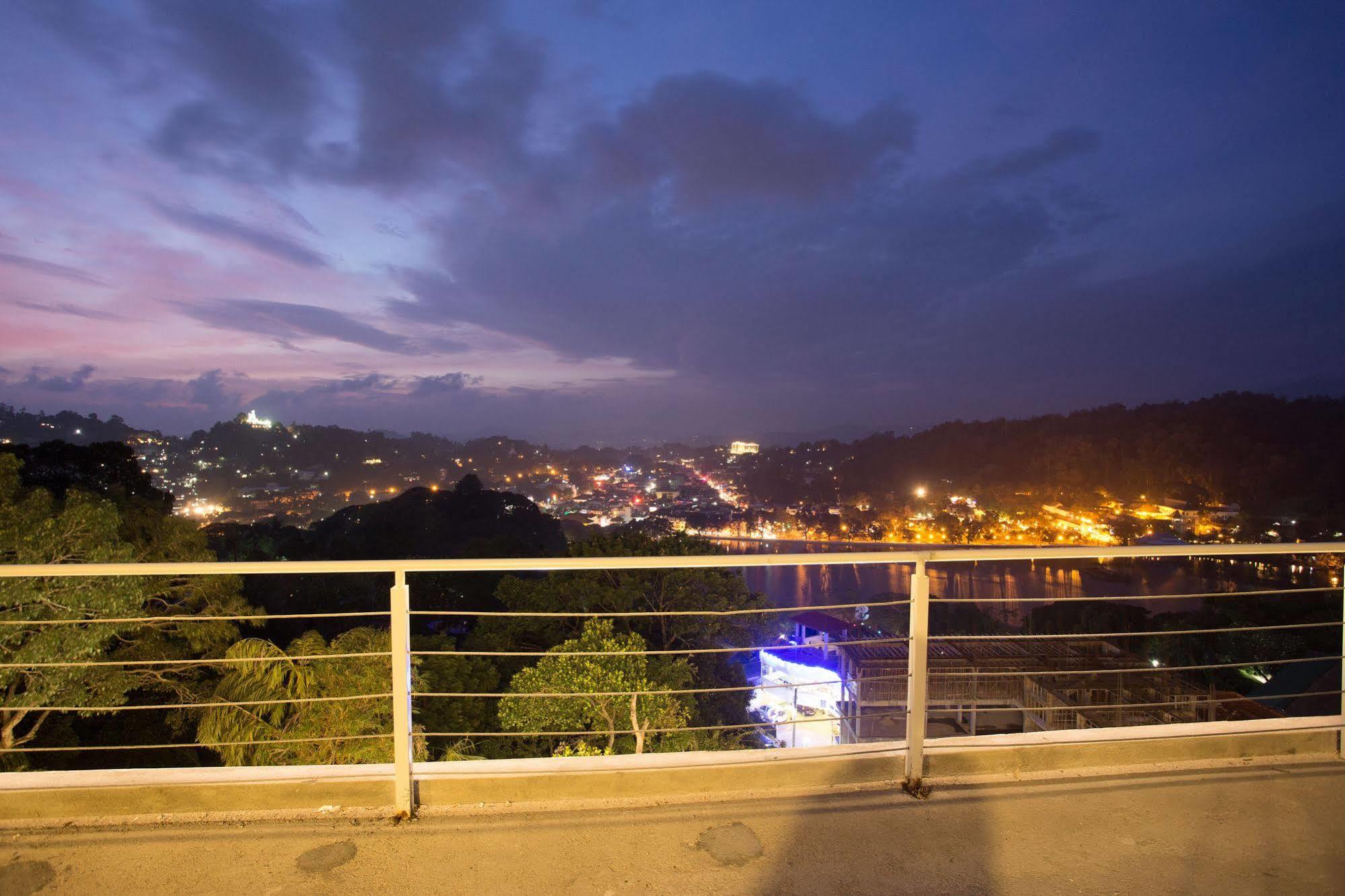 Sandriana Lake View Hotel Kandy Exteriér fotografie